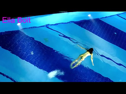 ❤️ Não consigo parar de ver, jovem loira apanhada a nadar nua na piscina da estância balnear ELLA BOLT ❤️  Sexo em pt.port-amurasso.ru ❌️❤